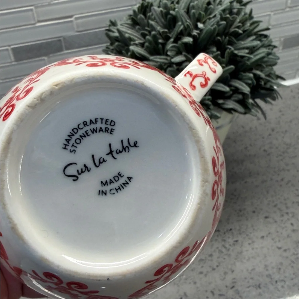Sur la Table White Ceramic Mug with red Filigree Pattern